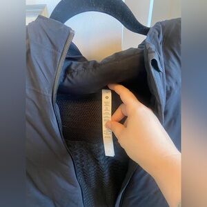 SLUSH HOUR HOODED JACKET
Black
Size: 12